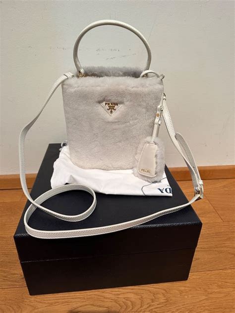 prada lammfell tasche